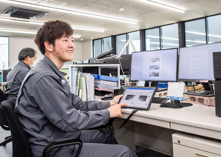 PC作業をしている様子